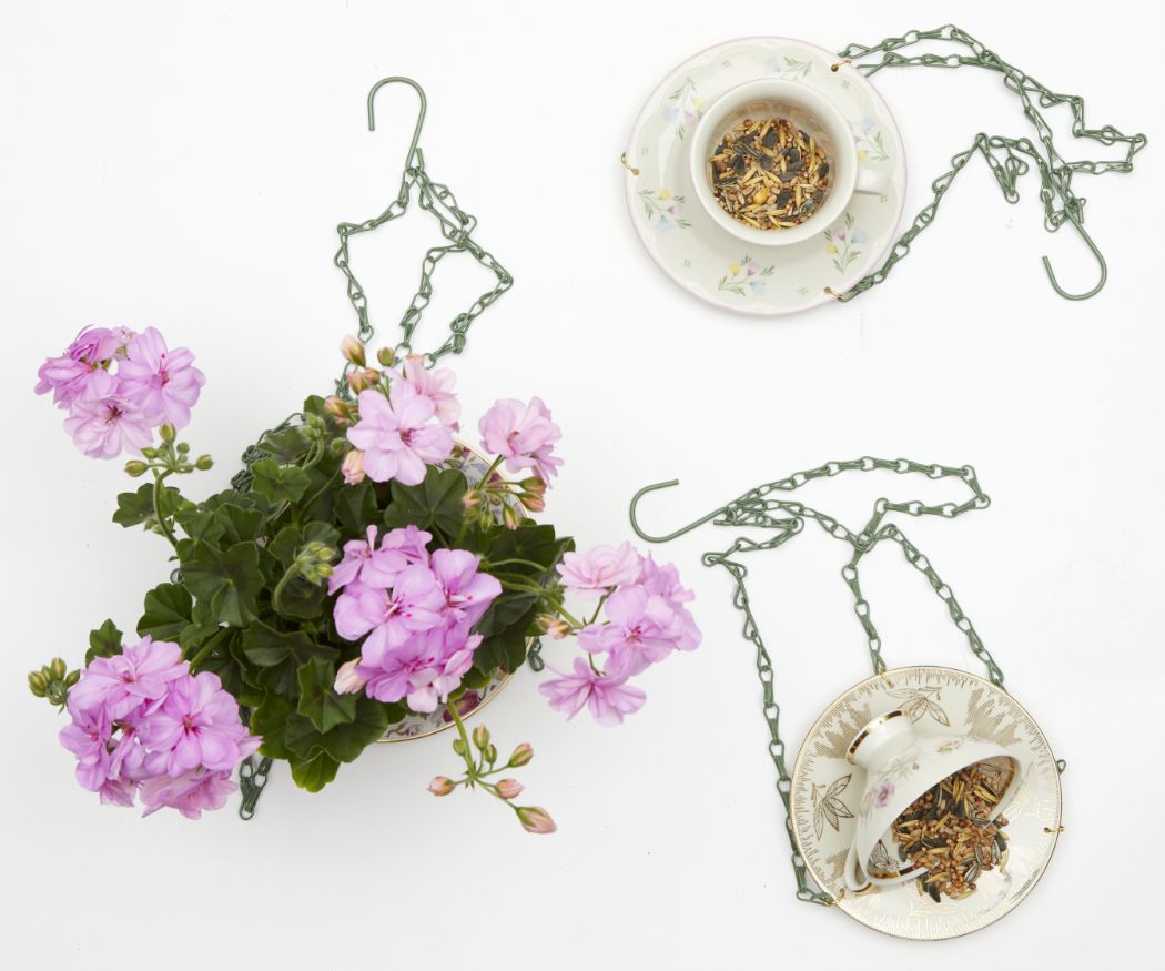 2022-geraniums-5060-diy-blooming-bird-feeder-teacups-05