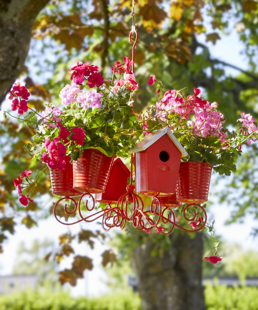 2022-geraniums-5070-diy-birdhouse-flower-chandelier-03-1