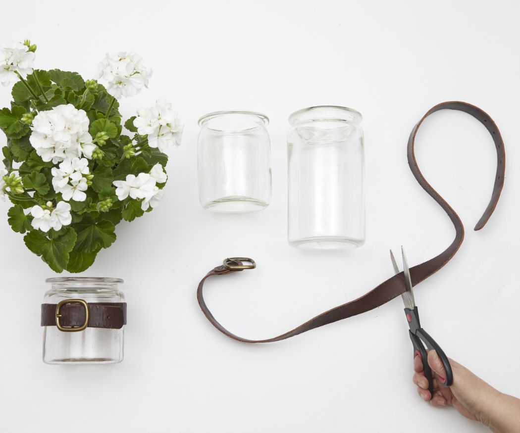 geraniums-diy-leather-belt-carry-lantern