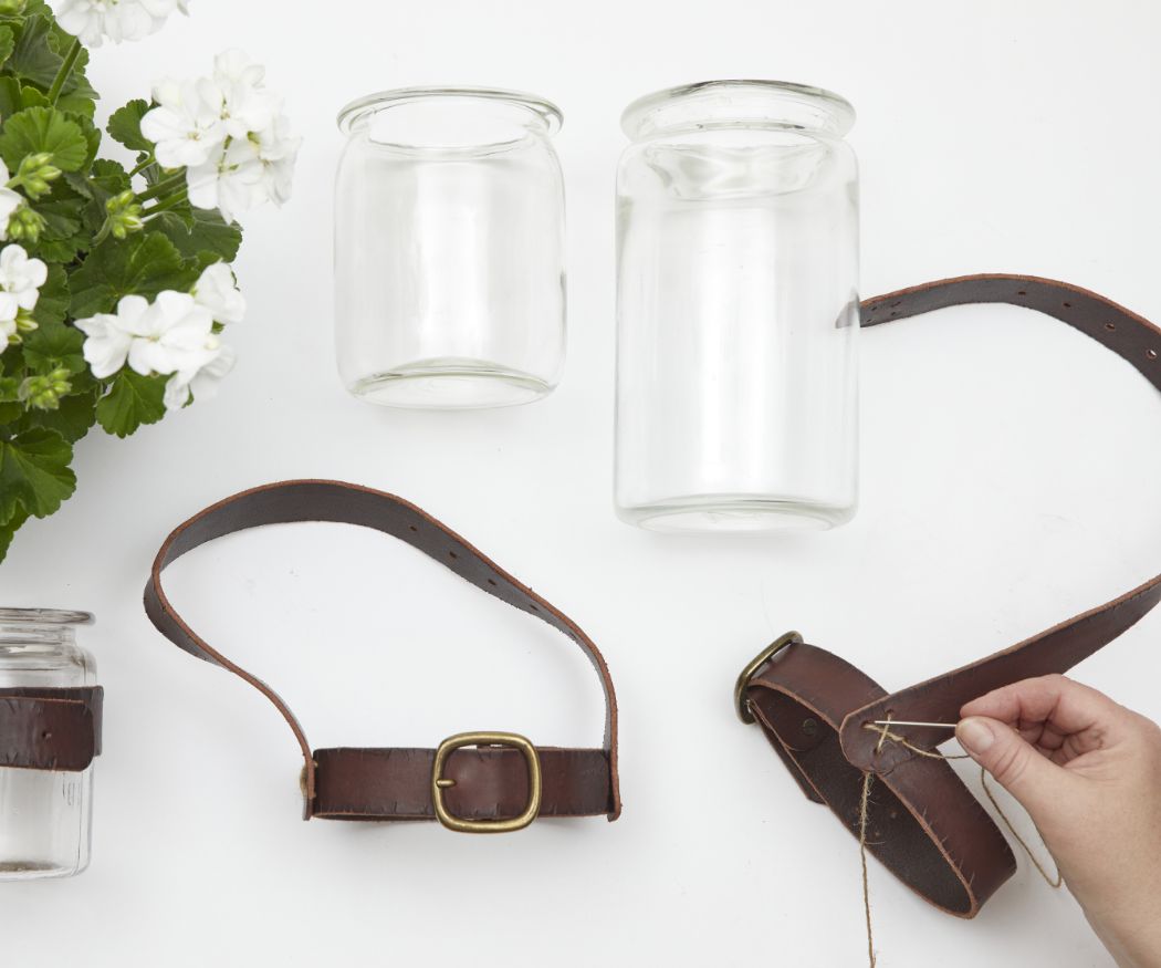 geraniums-diy-leather-belt-carry-lantern