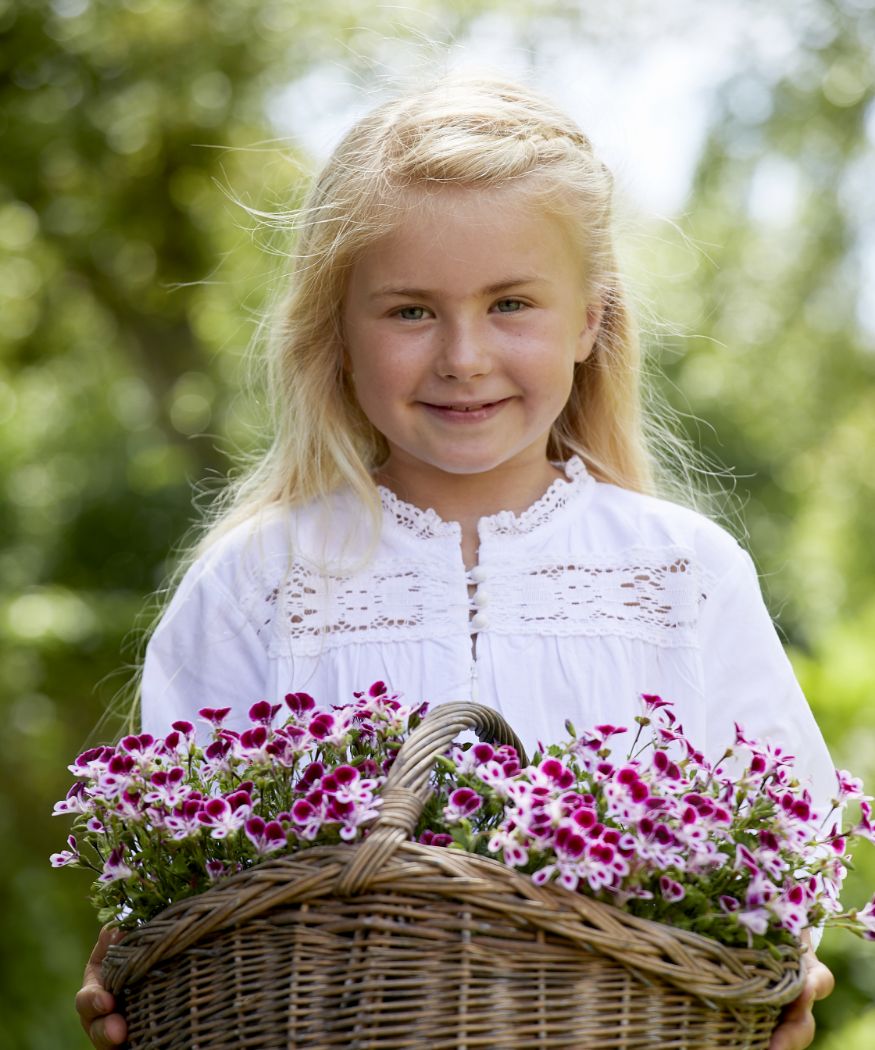 2020-geraniums-1100-summer-flower-girls-06